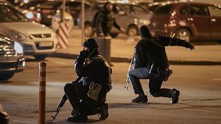 Légiriadó: kijevi rendőrök a pályaudvar közelében