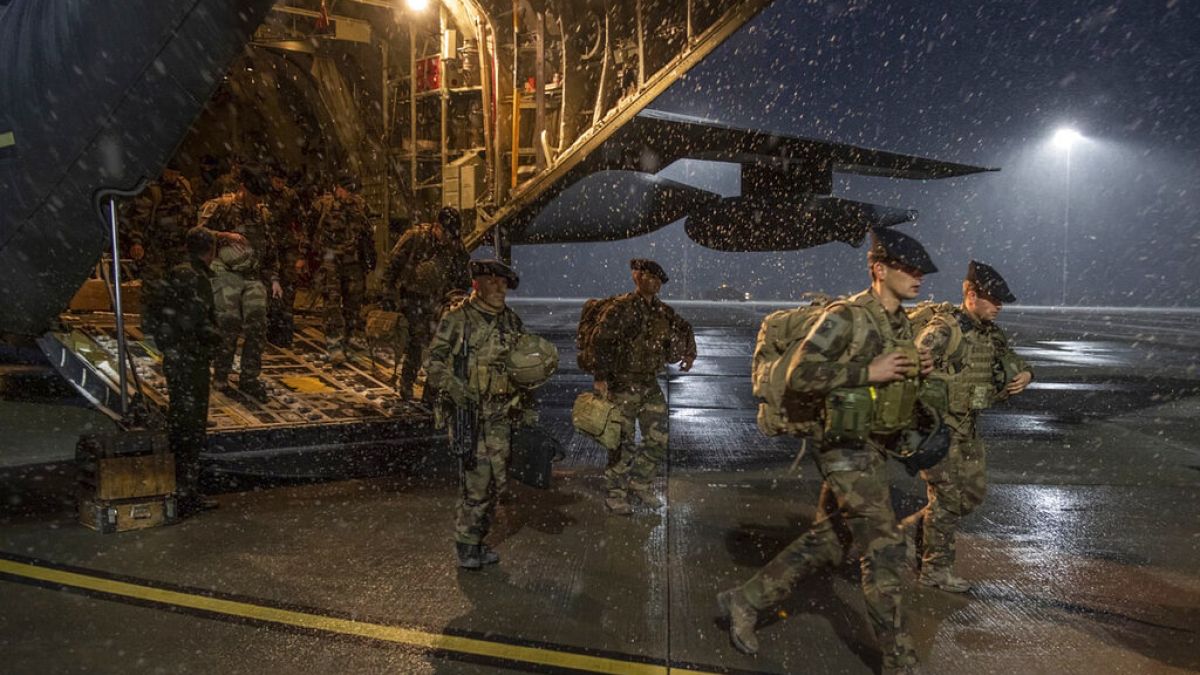 Francia katonák érkeznek a Fekete-tenger legforgalmasabb kikötővárosába, Konstancába
