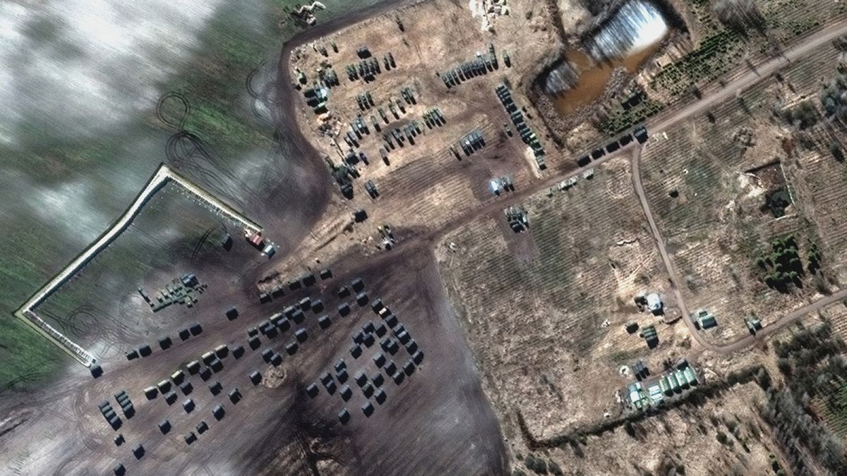 Műholdfelvétel katonai csapatmozgásokról Kilcsika belorusz városnál