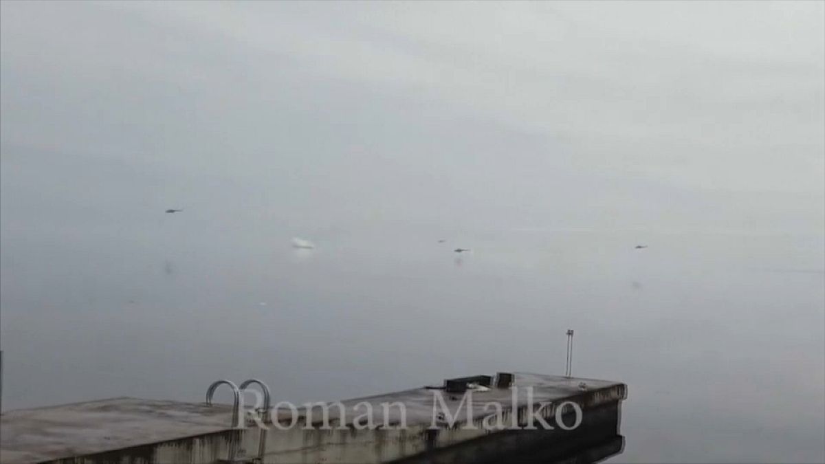 لحظة إسقاط مروحيات روسية كانت تتجه إلى كييف فوق نهر دنيبرو
