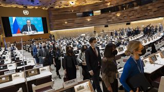 السفراء والدبلوماسيون يغادرون القاعة خلال كلمة وزير الخارجية الروسي سيرغي لافروف بالفيديو في مؤتمر نزع السلاح في جنيف - سويسرا. الثلاثاء 1 مارس 202