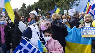 Ουκρανοί πρόσφυγες στην Ελλάδα σε αντιπολεμικό συλλαλητήριο στο Σύνταγμα