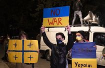 Az ukrajnai orosz invázió ellen tüntettek Athénban
