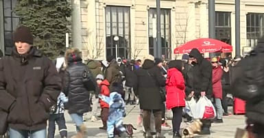 Emergency shelter in Lviv helps Ukrainians as they flee to Poland ...