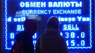 Την κατιούσα έχει πάρει το ρούβλι από τις αλλεπάλληλες κυρώσεις στην ρωσική οικονομία