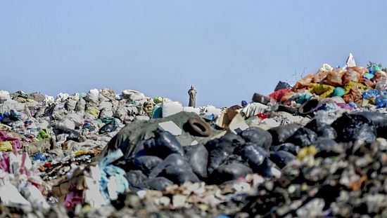 Sénégal : l&amp;#39;île de Gorée victime des déchets plastiques de ses visiteurs |  Africanews
