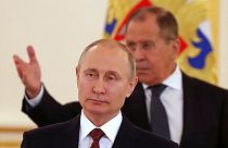 سرگئی لاوروف، وزیر خارجه روسیه با آمیزه‌ای از صلابت و ریشخند، موضع کرملین را بیان می‌کند