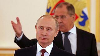 سرگئی لاوروف، وزیر خارجه روسیه با آمیزه‌ای از صلابت و ریشخند، موضع کرملین را بیان می‌کند