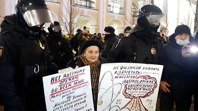 Críticos do Krelim detidos em São Petersburgo