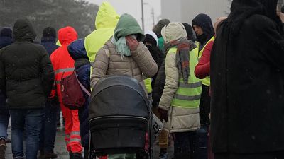 Aid groups mobilize at Ukraine border