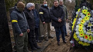 Ukrán önkéntesek orosz támadásban meghalt társuk temetésén