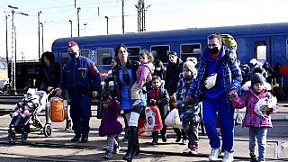 menekülő ukrán család Záhonynál