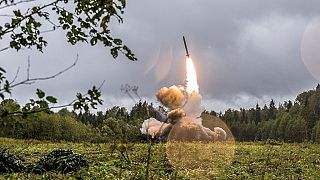 صورة أرشيفية لصاروخ "إسكندر" الروسي لحظة إطلاقه