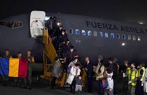 Mexicanos y otros latinoamericanos que vivían en Ucrania llegaron al aeropuerto internacional Benito Juárez en un vuelo de evacuación desde Rumania, el 4 de marzo de 2022.