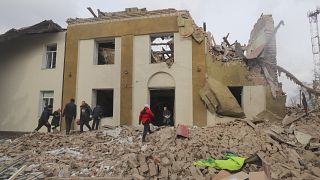 A pusztítás nyomai egy orosz légicsapást követően Bisivben március 4-én