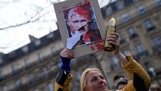 متظاهرة ضد الغزو الروسي لأوكرانيا في العاصمة الفرنسية باريس. 05/03/2022