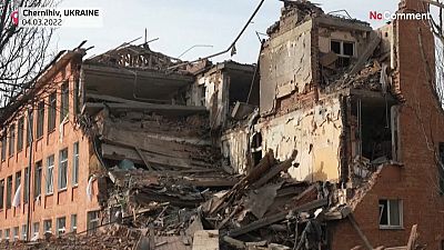 Capture d'image d'un immeuble bombardé à Chernihiv