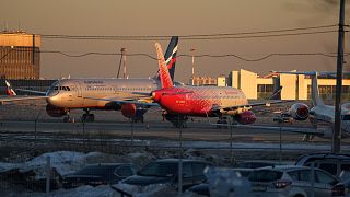 Rus devlet havayolu şirketi Aeroflot'a ait sivil yolcu uçakları Moskova'daki Sheremetyevo Havaalanı'nda beklerken