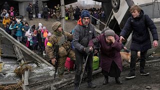 کمک ارتش اوکراین به شهروندان جنگزده در ایرپین