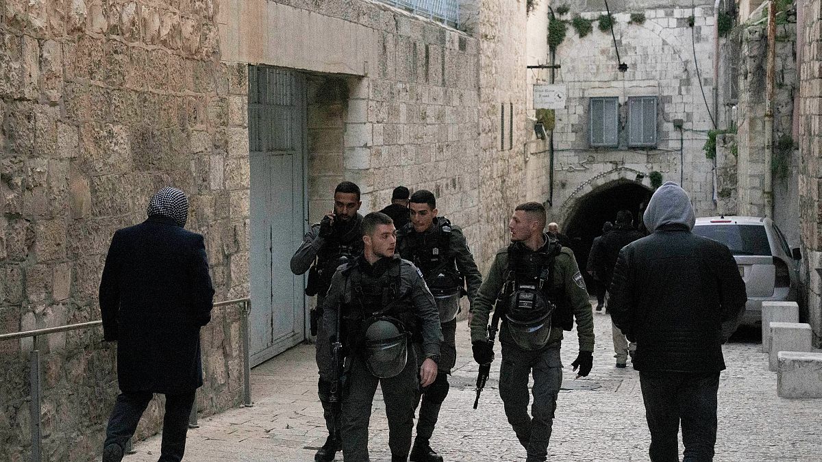 عناصر من الشرطة الإسرائيلية في البلدة القديمة في القدس المحتلة