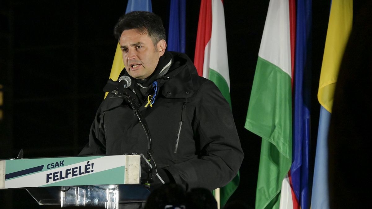 Márki-Zay Péter, az Egységben Magyarországért miniszterelnök-jelöltje beszédet mond a tüntetésen