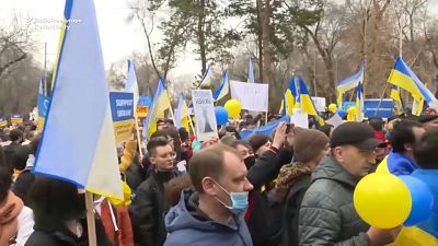المئات يتظاهرون في كازاخستان رفضا للحرب الروسية على أوكرانيا