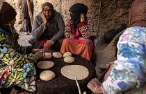 مجموعات حقوق المرأة تلتقي بالنساء في قرية تماروت بالمغرب.