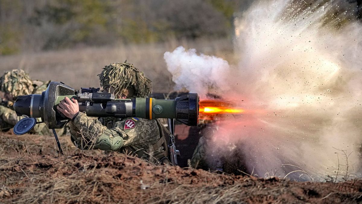 سلام ضد تانک NLAW در دست سرباز ارتش اوکراین
