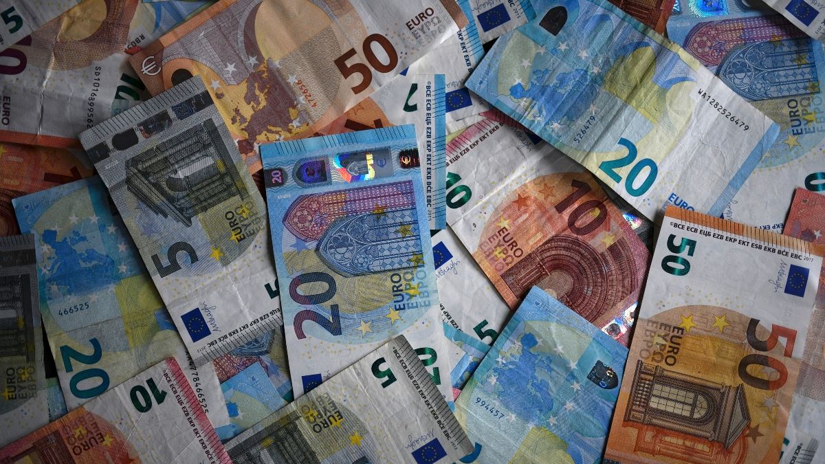 Kilőtt az euró-forint árfolyam