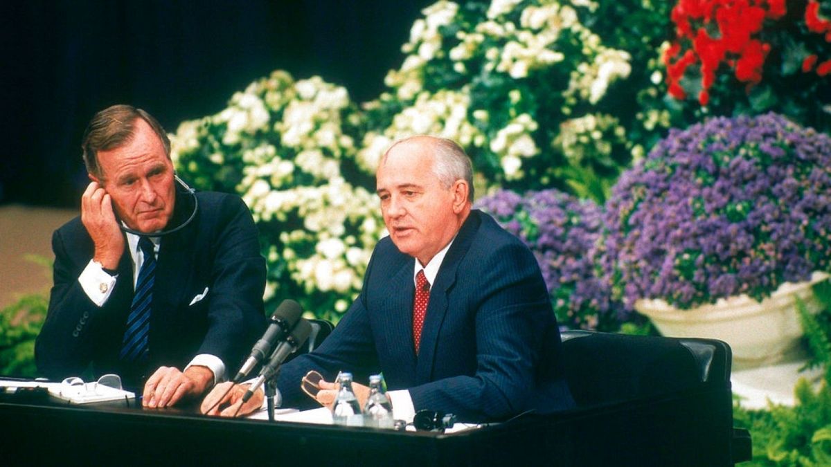 میخائیل گورباچف، رهبر پیشین اتحاد جماهیر شوروی سابق و جورج والکر بوش، رئیس‌جمهوری پیشین آمریکا