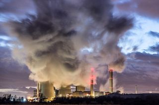 A coal plant emits fumes