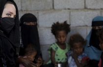 La mayor catástrofe humanitaria, en Yemen, denuncia Angelina Jolie en su visita al país árabe