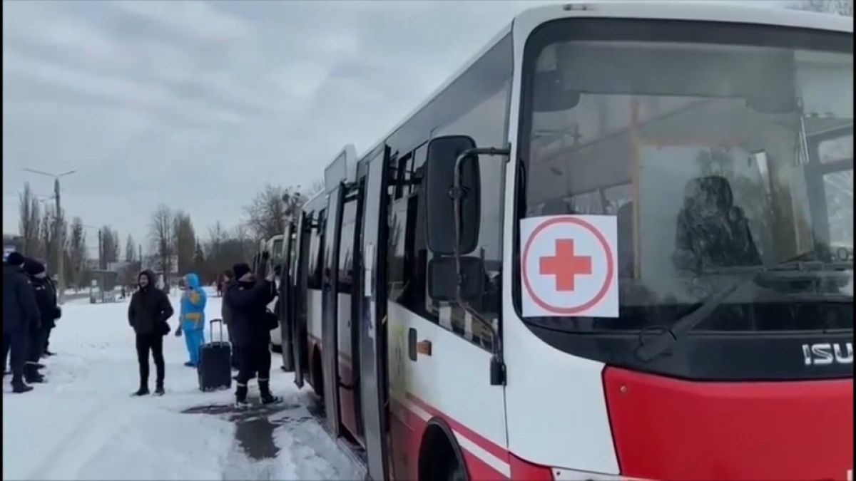 Guerra in Ucraina: prime evacuazioni a Sumy. Onu, verso 5 milioni di rifugiati 