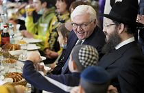 Der deutsche Bundespräsident Frank-Walter Steinmeier bei einem Mittagessen im Jüdischen Bildungszentrum Chabad Berlin.