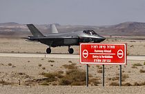 طائرة F-35 إسرائيلية تهبط خلال التدريبات الجوية نصف السنوية متعددة الجنسيات المعروفة باسم العلم الأزرق، في قاعدة عوفدا الجوية بالقرب من إيلات، جنوب إسرائيل، في 24 أكتوبر 2021 