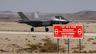 طائرة F-35 إسرائيلية تهبط خلال التدريبات الجوية نصف السنوية متعددة الجنسيات المعروفة باسم العلم الأزرق، في قاعدة عوفدا الجوية بالقرب من إيلات، جنوب إسرائيل، في 24 أكتوبر 2021
