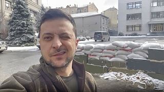 زيلينسكي ينشر رسالة فيديو جديدة من وسط كييف