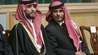 الأمير حمزة بن الحسين والأمير هاشم أخوة الملك عبد الله الثاني ملك الأردن، يحضران افتتاح مجلس النواب في عمان، الأردن، الثلاثاء 28 نوفمبر 2006