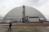 قبة تغطي المفاعل المتفجر في محطة تشيرنوبيل النووية ـ أوكرانيا. 2021/04/15