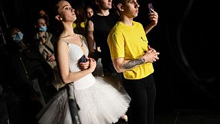 Bailarinos do Kyiv City Ballet no palco do Châtelet (durante a reportagem de Rana Moussaoui)
