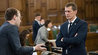 Juris Jurašs, a lett parlament jogi bizottságának elnöke (jobbra)