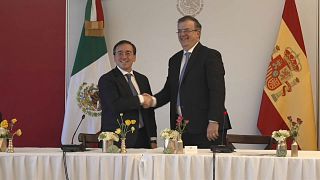 Los ministros de Exteriores de España y México, José Manuel Albares y Marcelo Ebrard