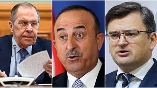 وزراء خارجية أوكرانيا وتركيا وروسيا علر التوالي، دميترو كوليبا - مولود جاويش أوغلو - سيرغي لافروف.
