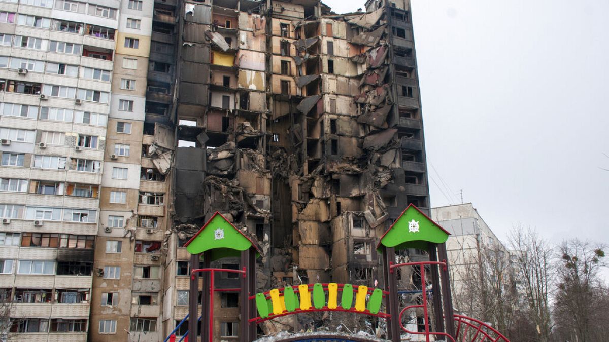 Zerstörtes Wohnhaus in Charkiw in der Ukraine am 8. März 2022