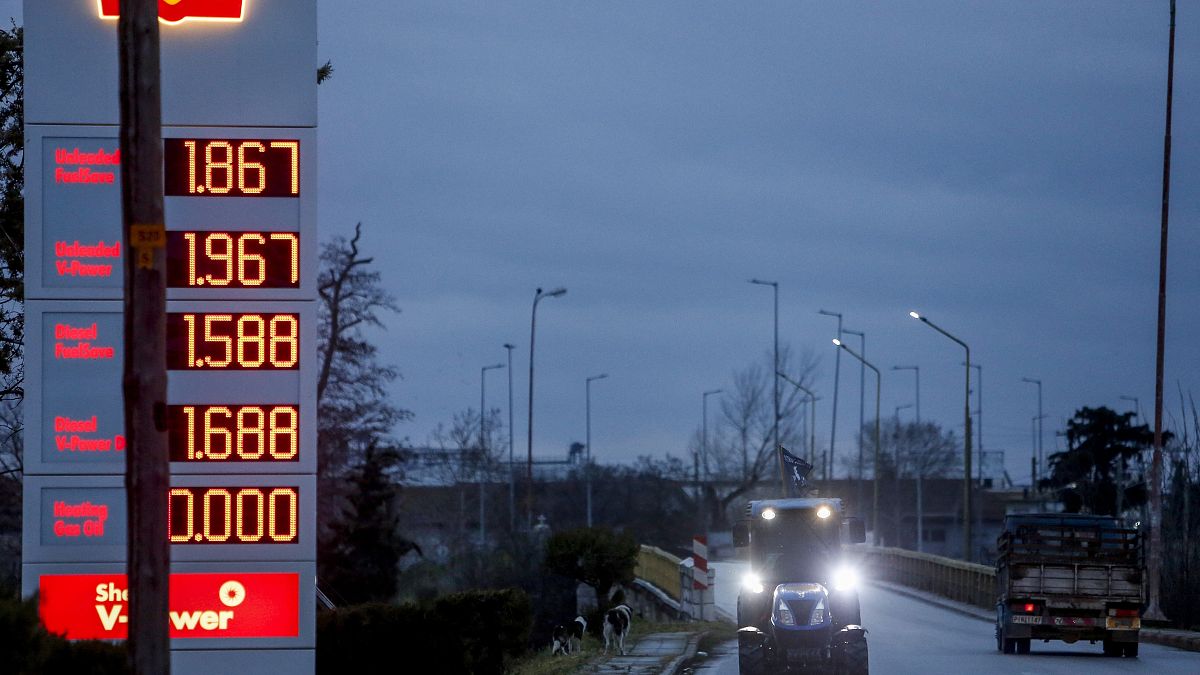 افزایش قیمت بنزین و گازوئیل در یکی از پمپ بنزین های یونان 