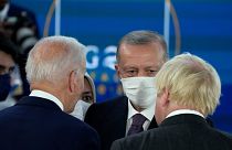 Cumhurbaşkanı Erdoğan, 30 Ekim 2021'de Roma'da düzenlenen G20 Zirvesinde Joe Biden ve Boris Johnson ile ayak üstü görüştü.