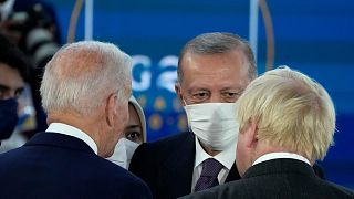 Cumhurbaşkanı Erdoğan, 30 Ekim 2021'de Roma'da düzenlenen G20 Zirvesinde Joe Biden ve Boris Johnson ile ayak üstü görüştü.