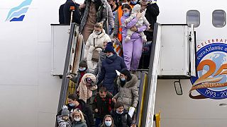 Des réfugiés ukrainiens arrivant à Lisbonne le 10 mars 2022