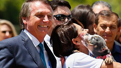 Bolsonaro recebe refugiados chegados da Ucrânia