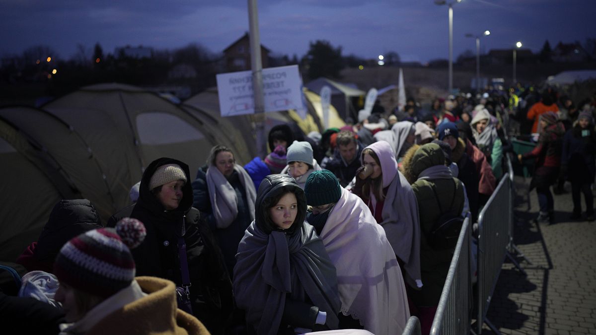 Flüchtlinge stehen am Grenzübergang Medyka in Polen Schlange (10. März 2022)